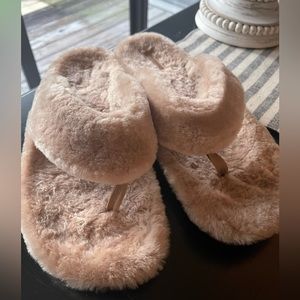 Olukai Kipe’a Iteu Fuzzy Slipper Sandal